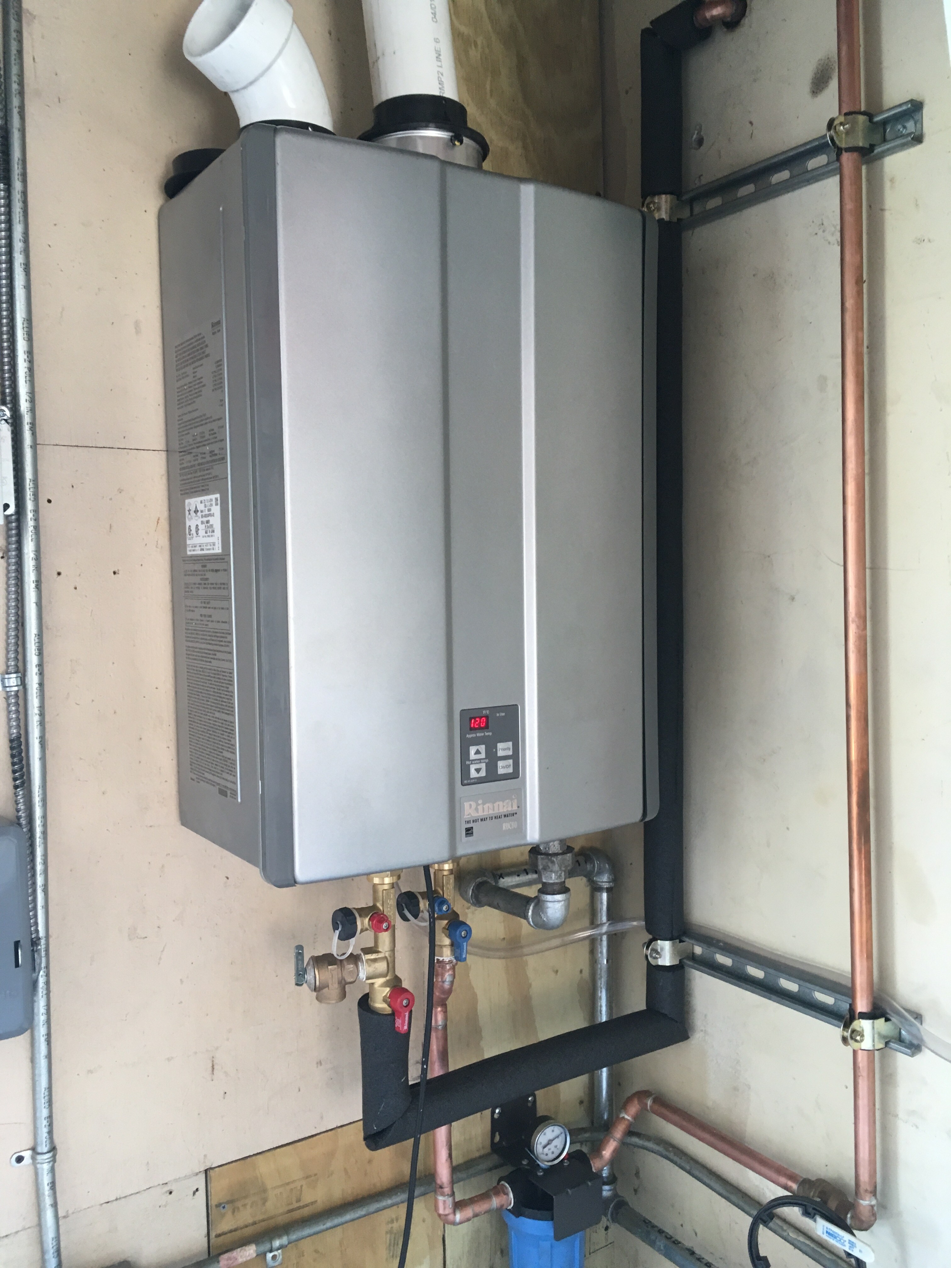 Rinnai RUC98IN RUC98 6 3 GPM At 60 F Rise 0 95 EF Gas Tankless rinnai-ruc98in-ruc98-6-3-gpm-at-60-f-rise-0-95-ef-gas-tankless