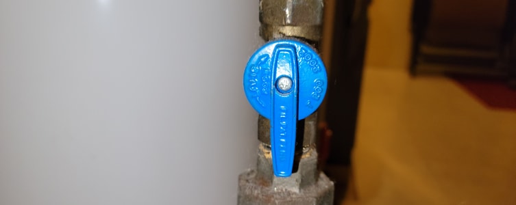 Water heater gas shutoff valve